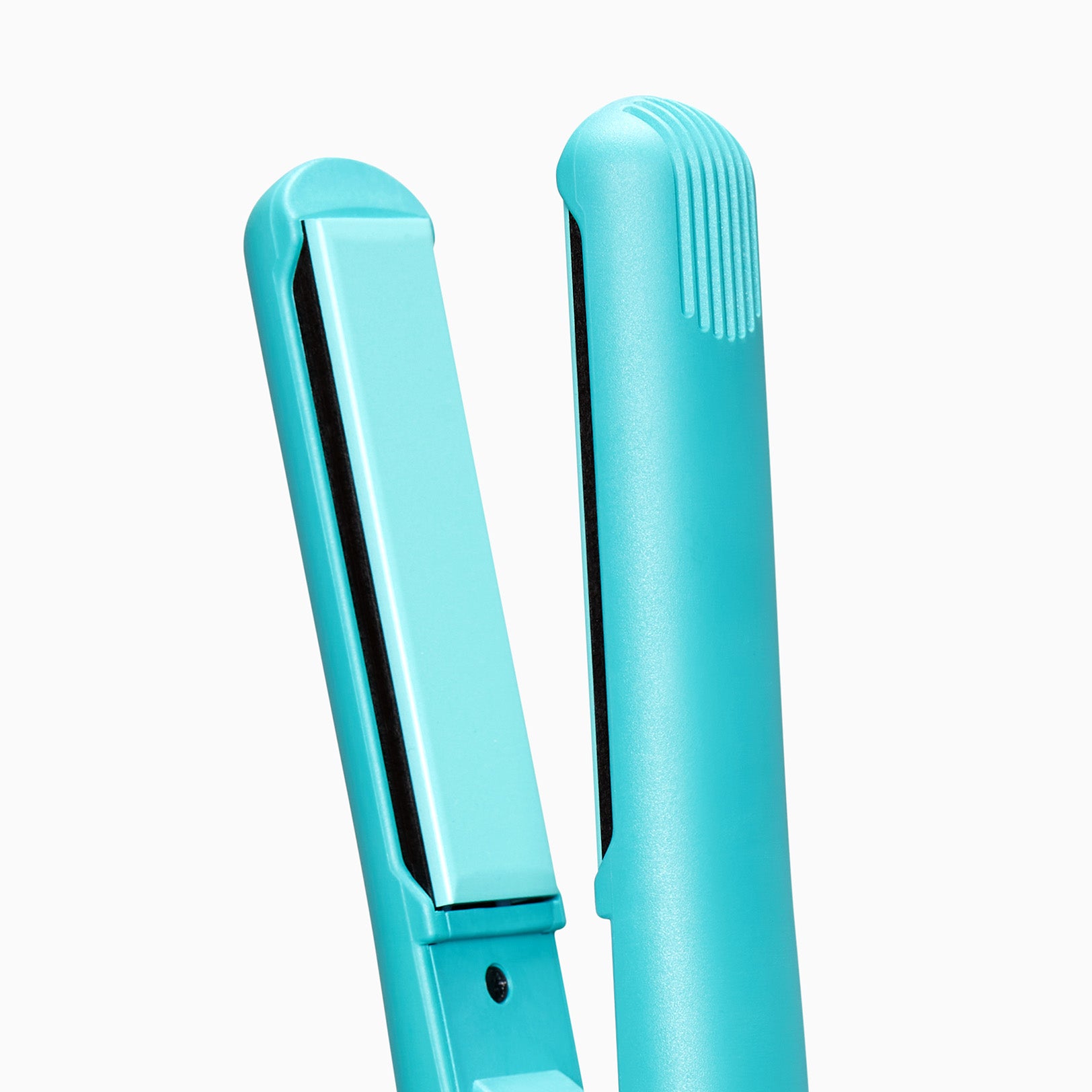 Close up of the mineral infused plates on the Soda Fountain Blue CLOUD NINE Retro Iron.