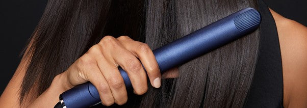 close up shot of model straightening her hair with the 2-in-1 contouring iron pro