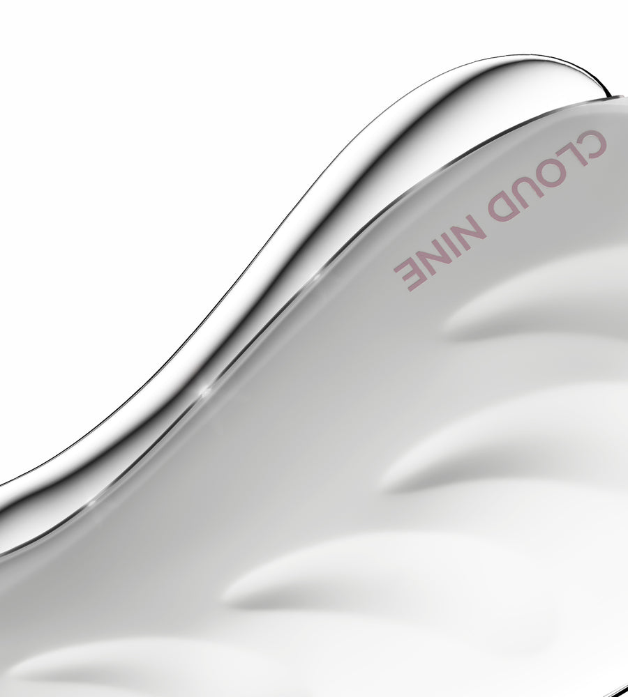 Close up of the curved edge on The Redefine Beauty Device.